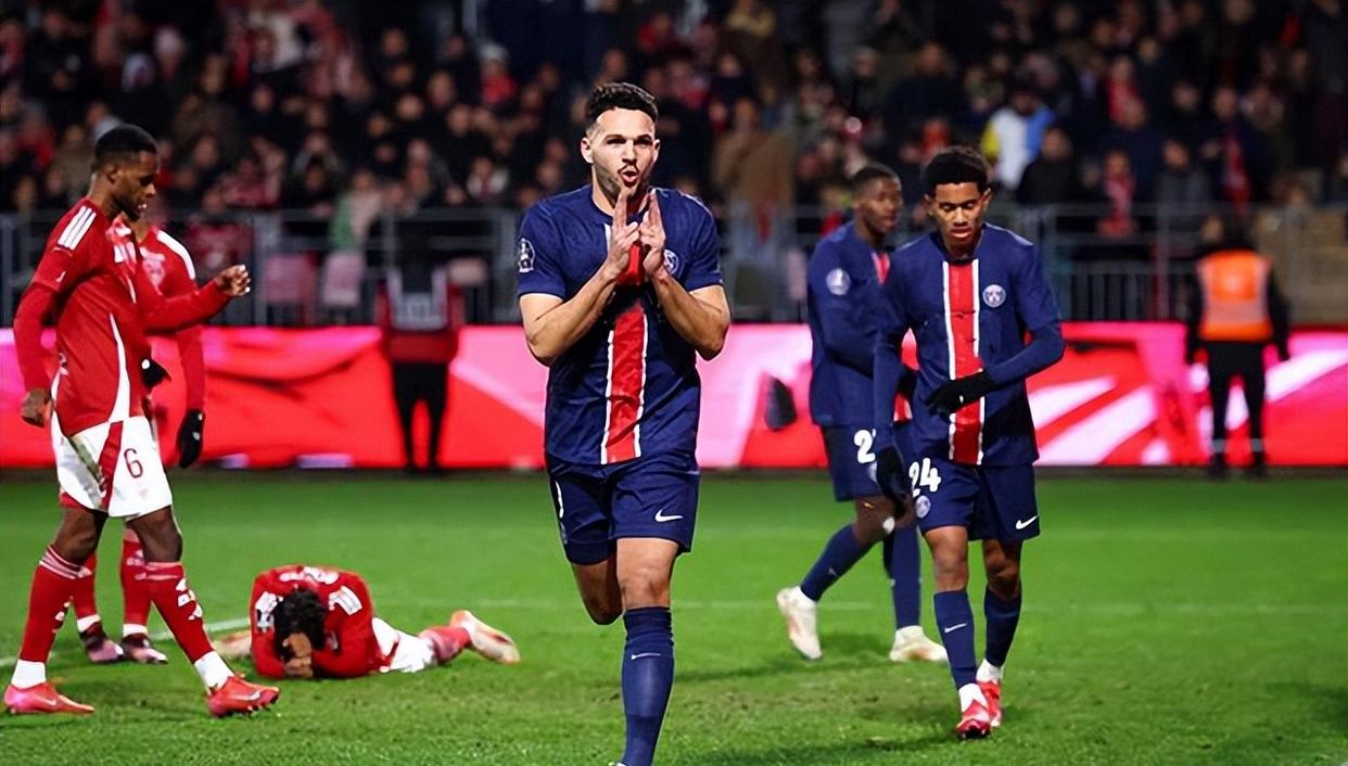 集结日国王杯焦点战；巴黎圣日耳曼调整名单；目标明确；轮换策略成焦点的简单介绍